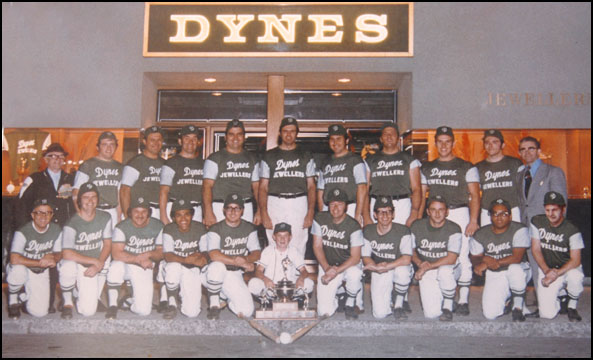 1972 Richmond Hill Dynes fastball team picture.